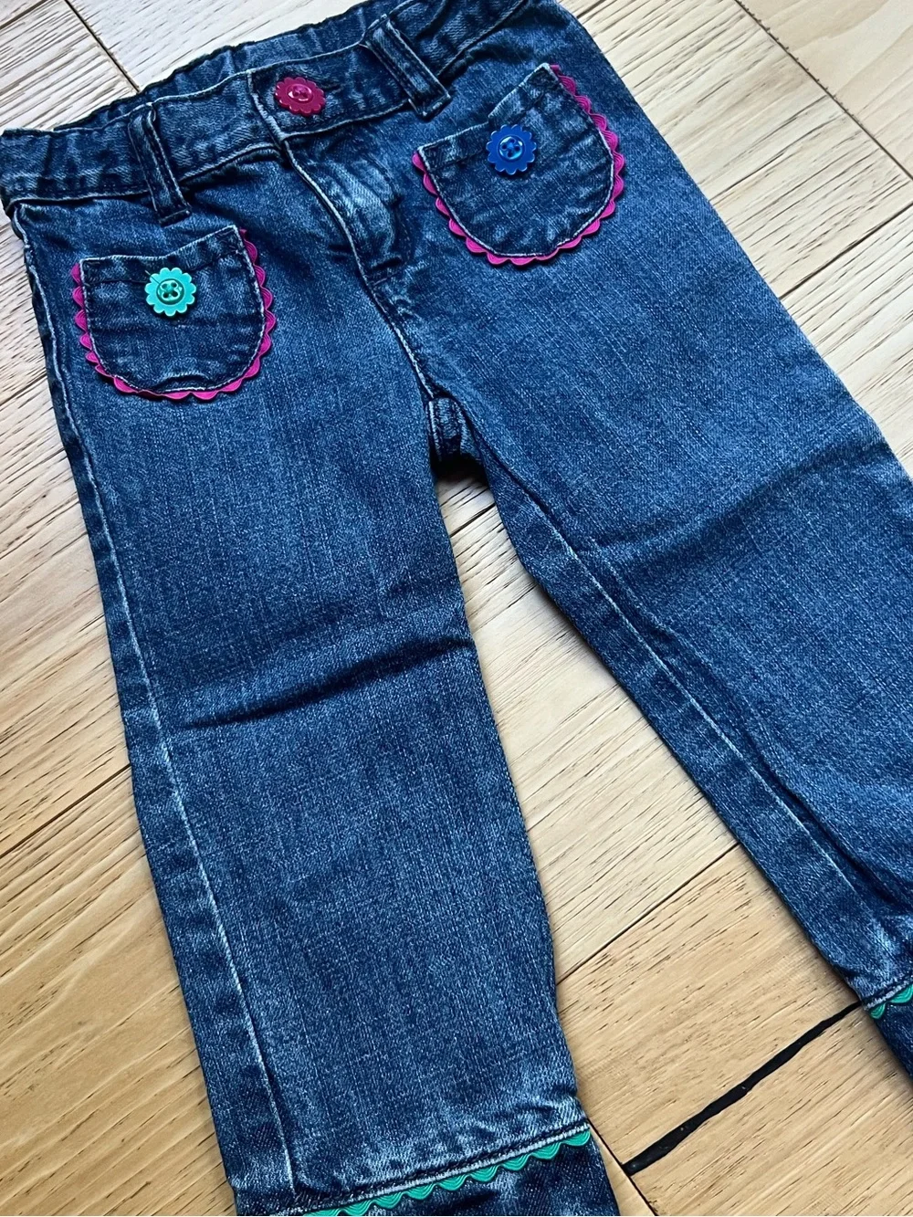 🎉5/$20🎉 GYMBOREE Dark Wash Jeans with Cute Flower Buttons - 18-24M